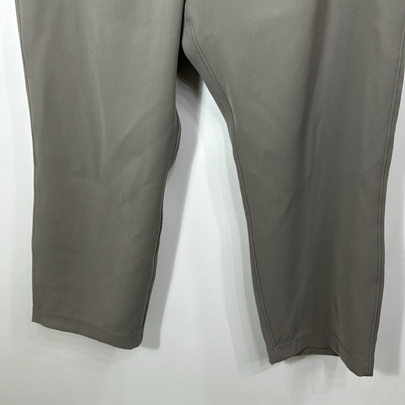 Lululemon Women’s Grey Crop Pants size 8 - Picture 8 of 8